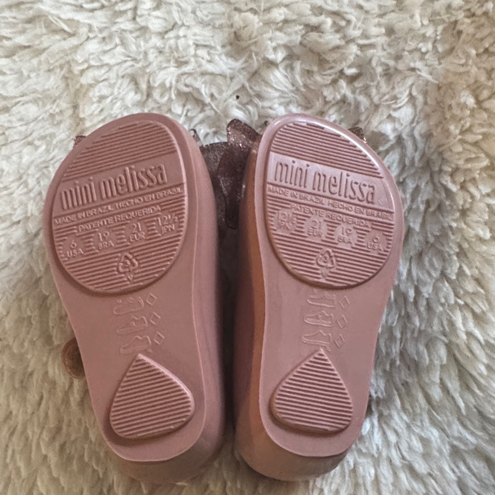 Mini Melissa Stylish Pink Kids Shoes with Bow - Picture 2 of 2